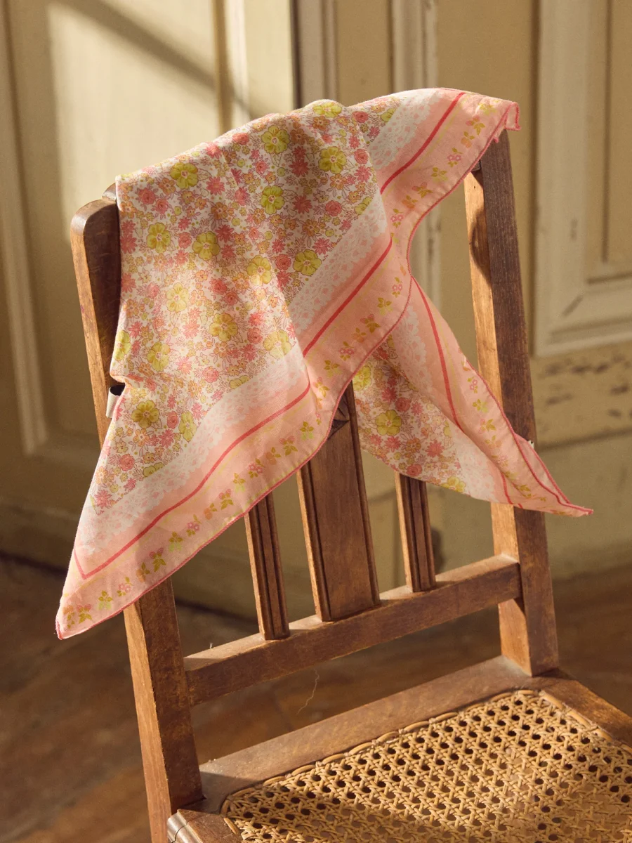 Foulard Cuadrado Impreso Floral - Imagen 3