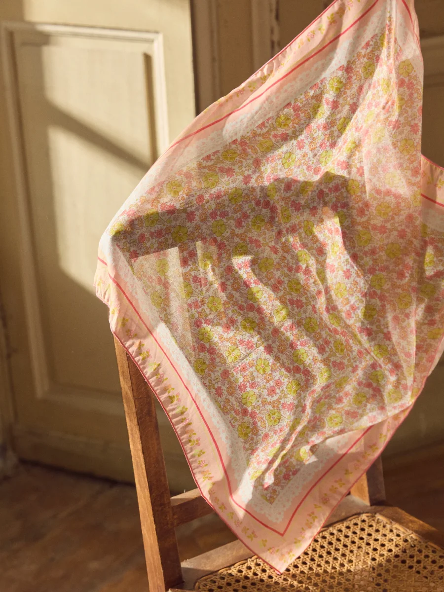 Foulard Cuadrado Impreso Floral - Imagen 4