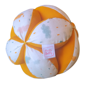 Pelota Montessori – Personalizada – Mostaza nubes